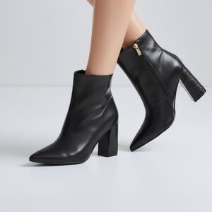 BERNESS Boots Size 9 Brand New